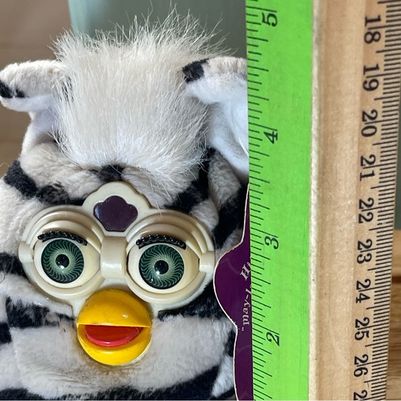 Furby Buddies Hug More - Picture 9 of 9